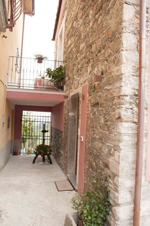 Il Borgo Di Pegui Bolano Exterior foto